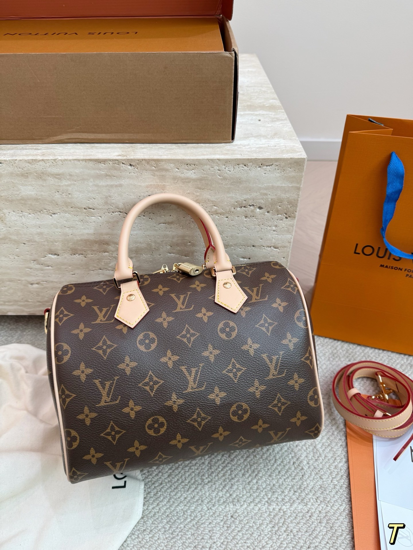 （Louis Vuitton）Monogram Speedy Bandoulière