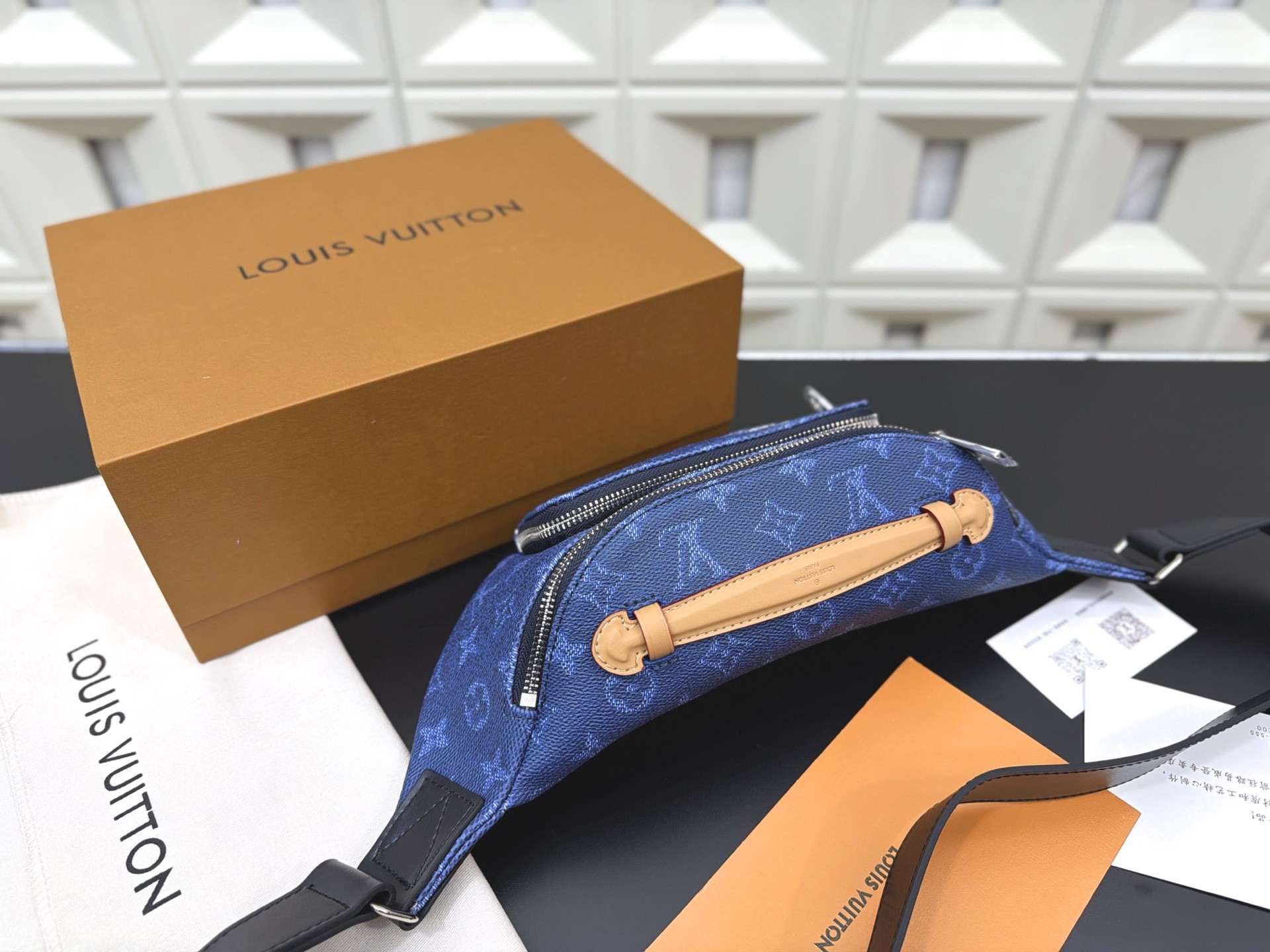 Louis Vuitton）Rush Bumbag