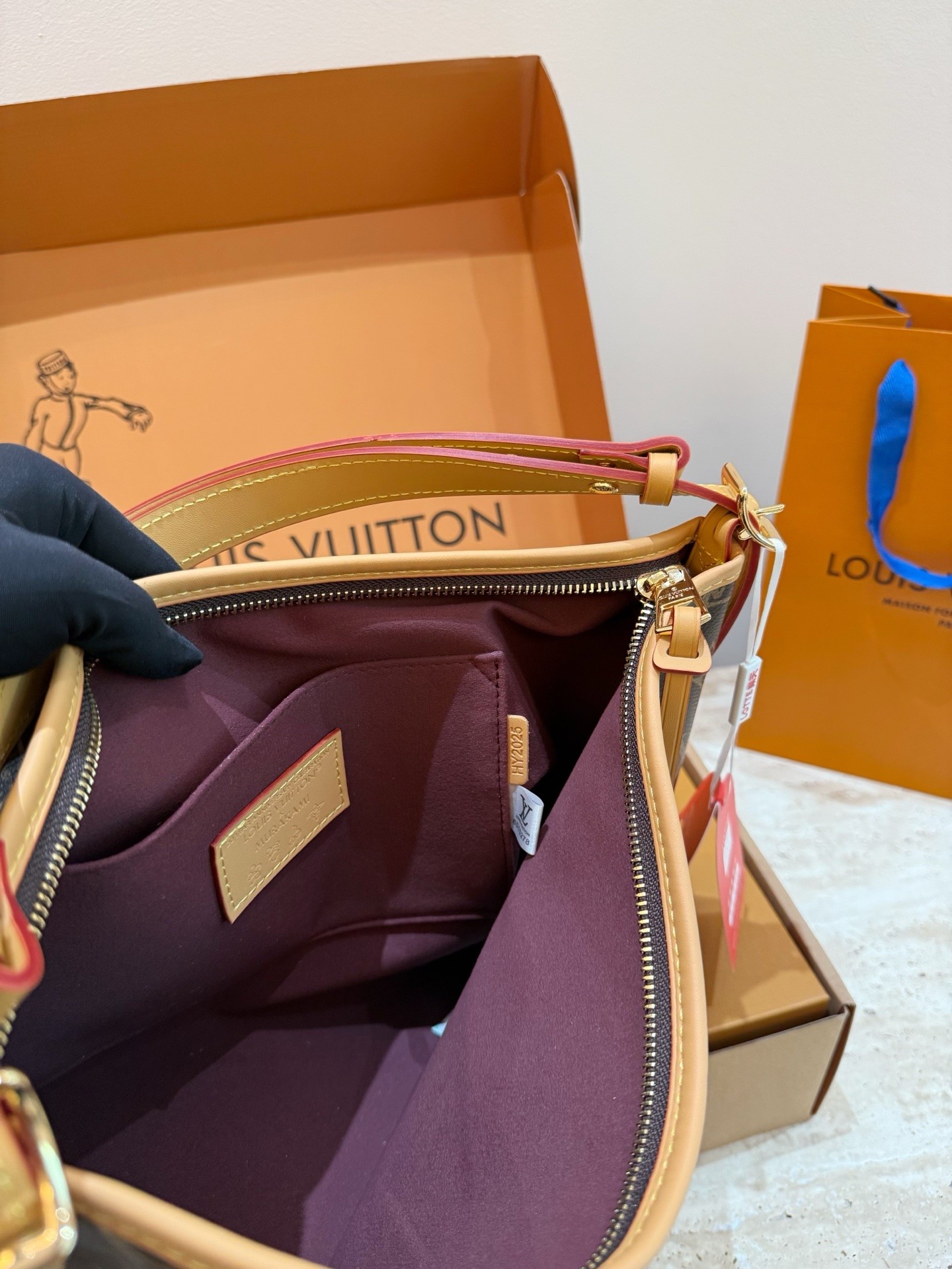 （Louis Vuitton） CarryAll East West