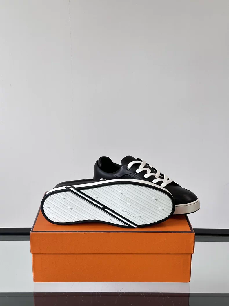 (Hermès) Kid sneakers.