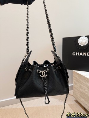 (Chanel) 22 Mini Handbag