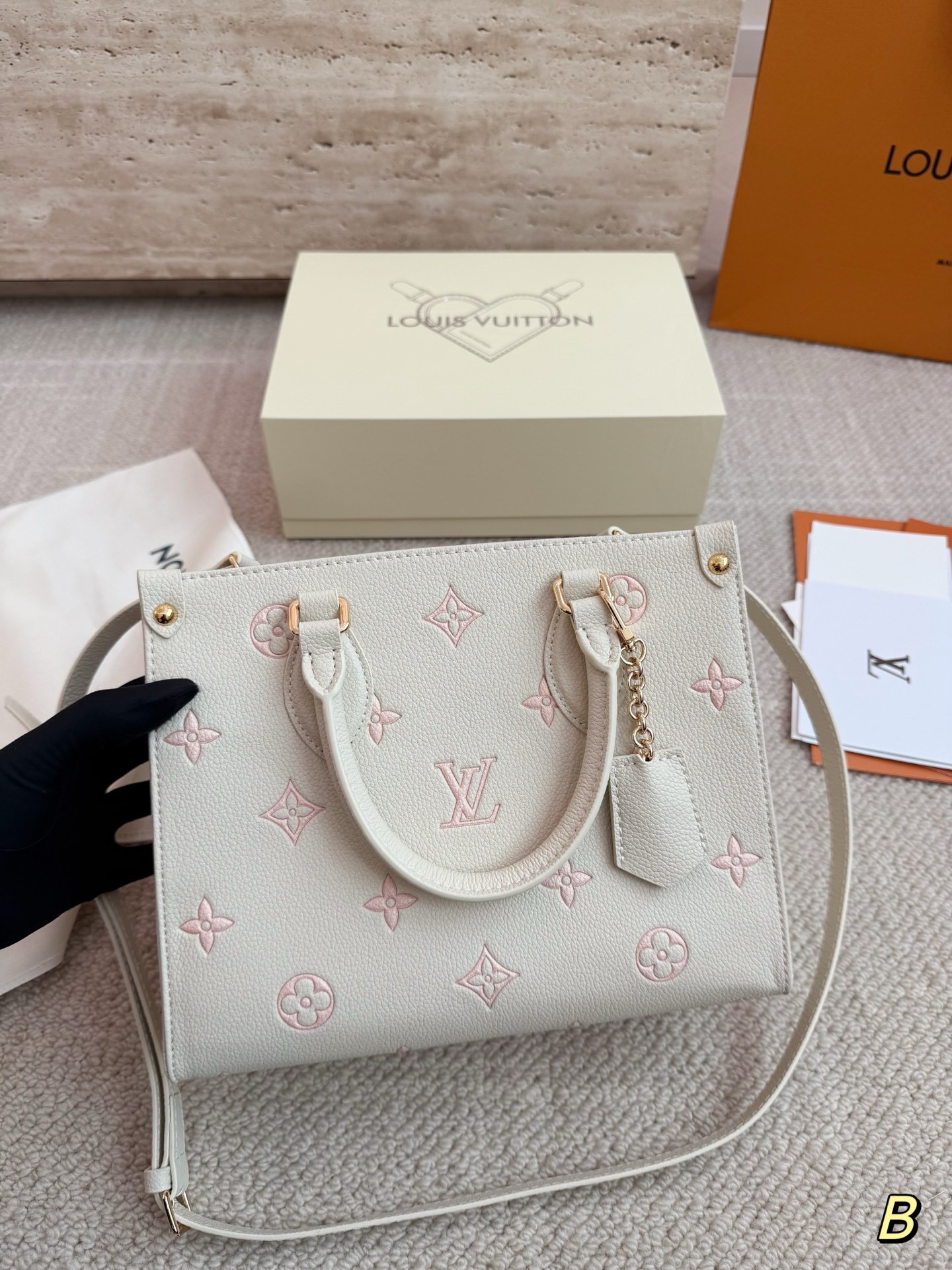 (Louis Vuitton) OnTheGo PM