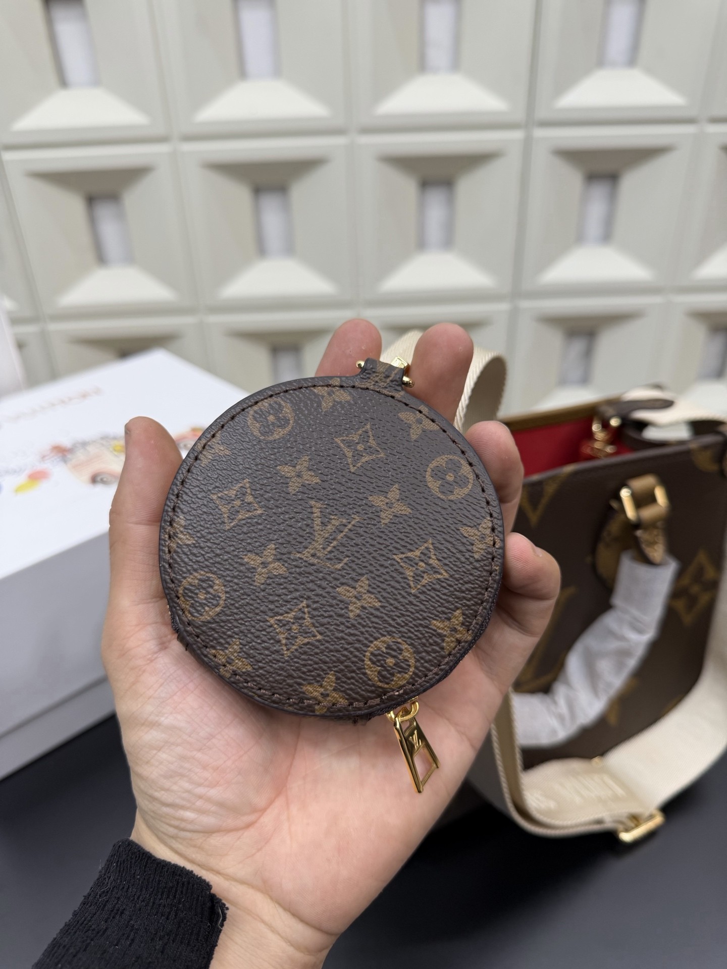 （Louis Vuitton）OnTheGo PM