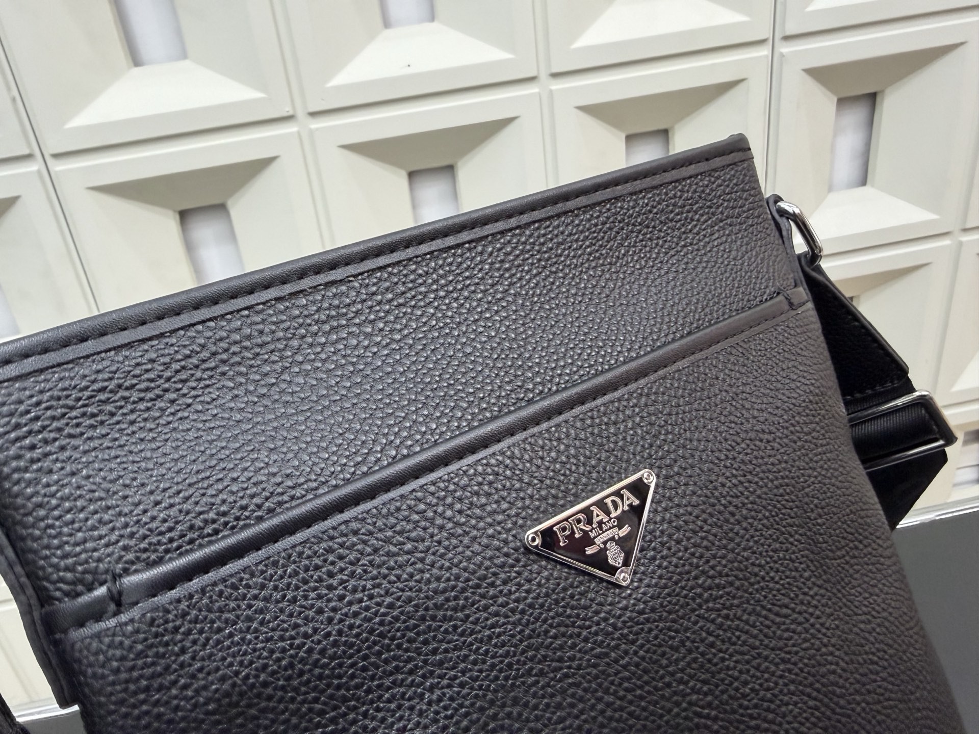 (Prada) Black Grained Leather Shoulder Bag