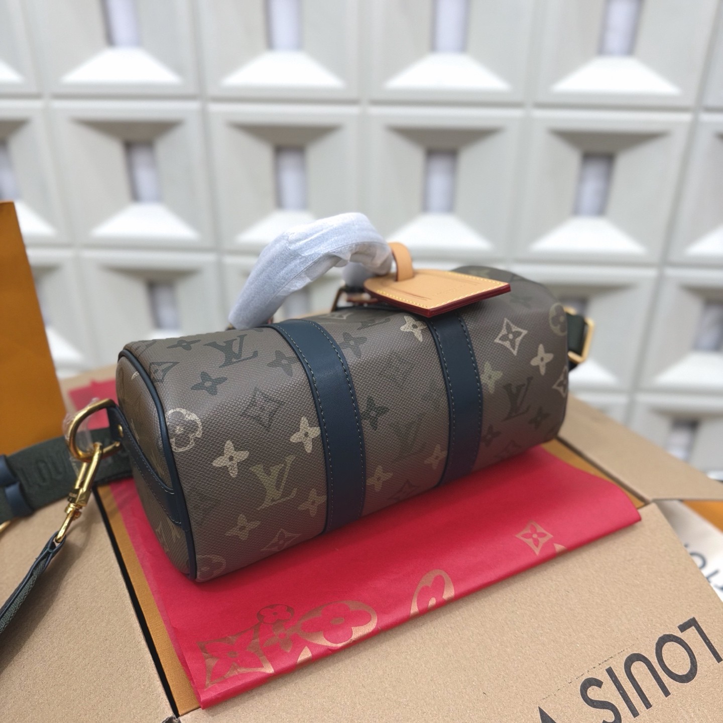 Louis Vuitton Keepall Bandoulière 25 Handbag