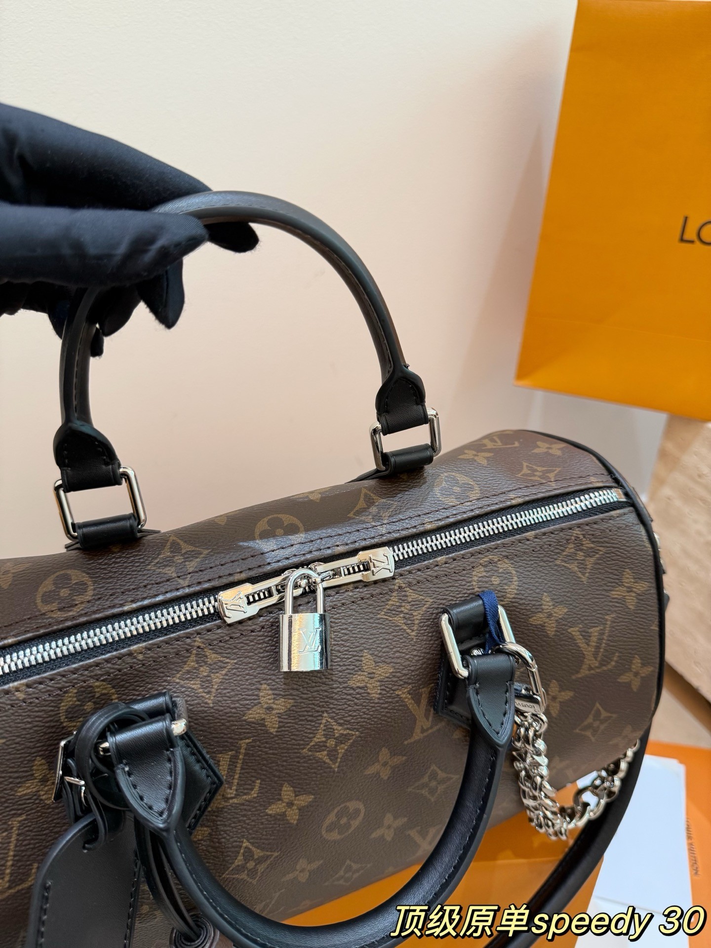（Louis Vuitton） Speedy Soft 30 Dark。