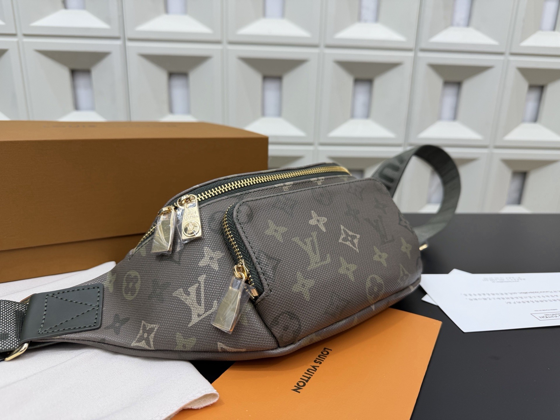 Sac banane Louis Vuitton