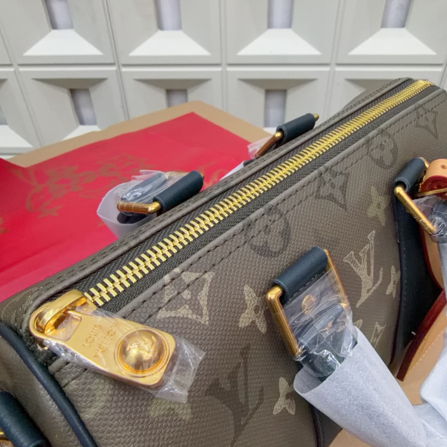 Louis Vuitton Keepall Bandoulière 25 Handbag