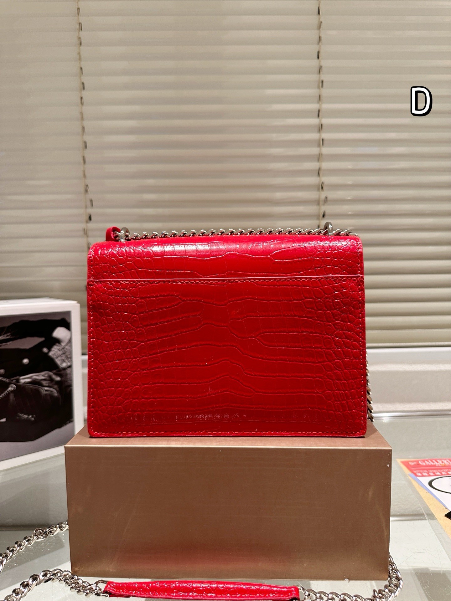 Sac Sunset moyen en crocodile embossé Saint Laurent.