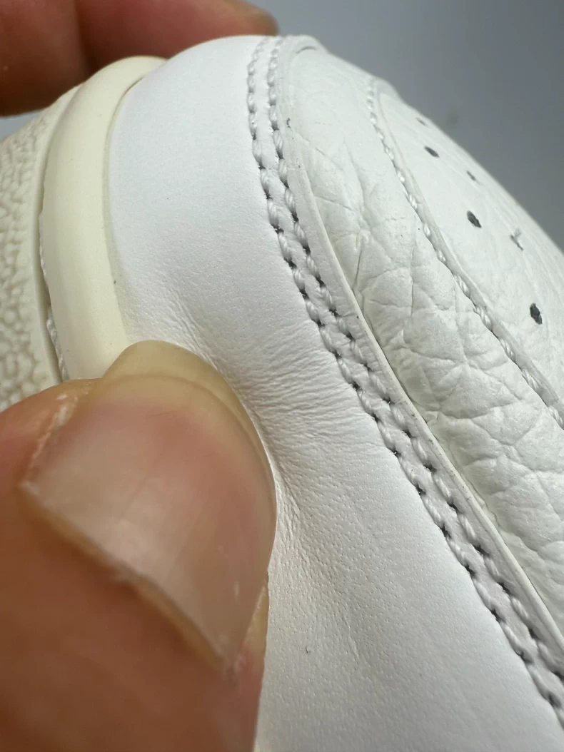 (Louis Vuitton) LV Trainer sneakers.