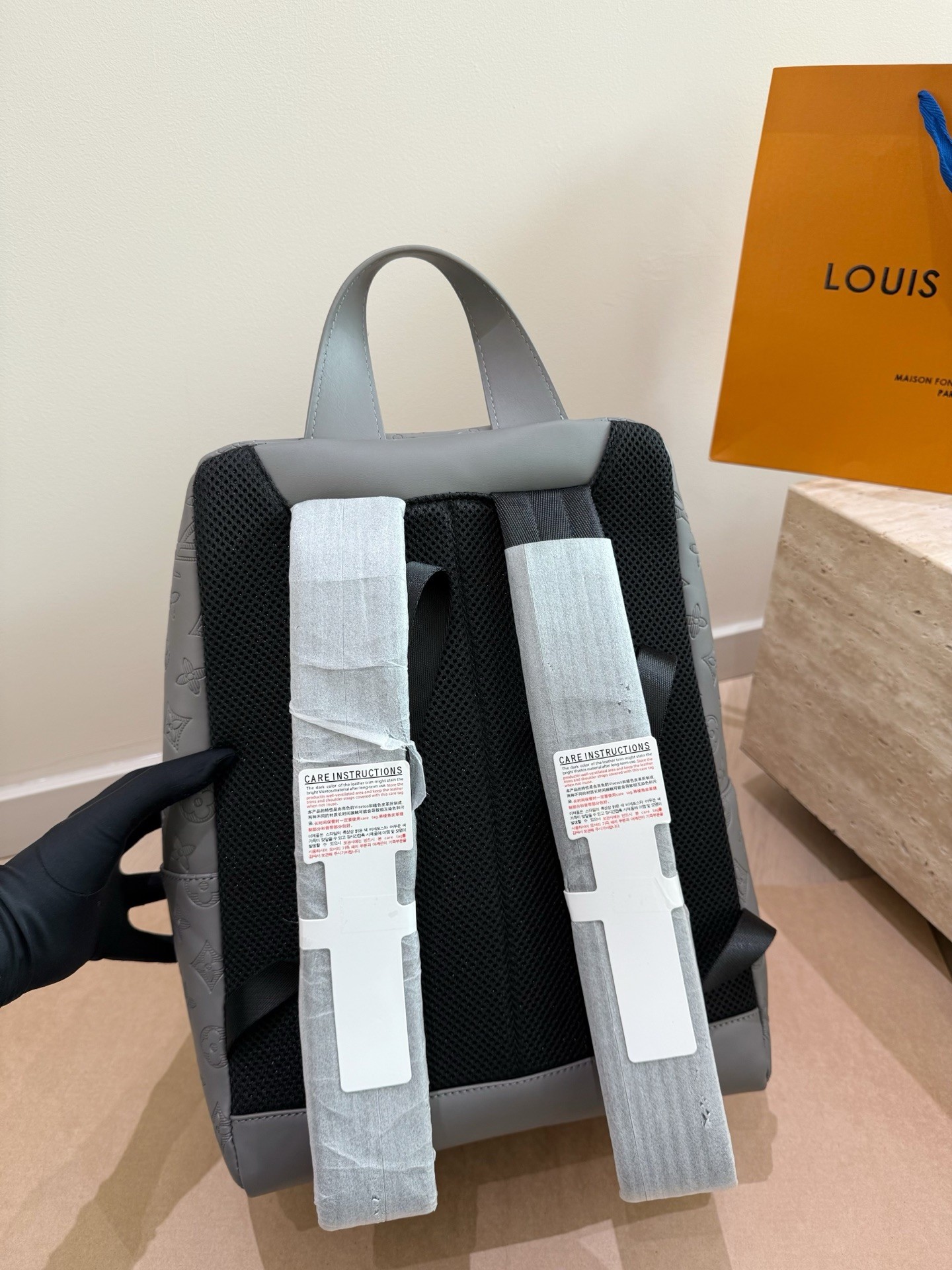 （Louis Vuitton）Monogram Shadow Discovery