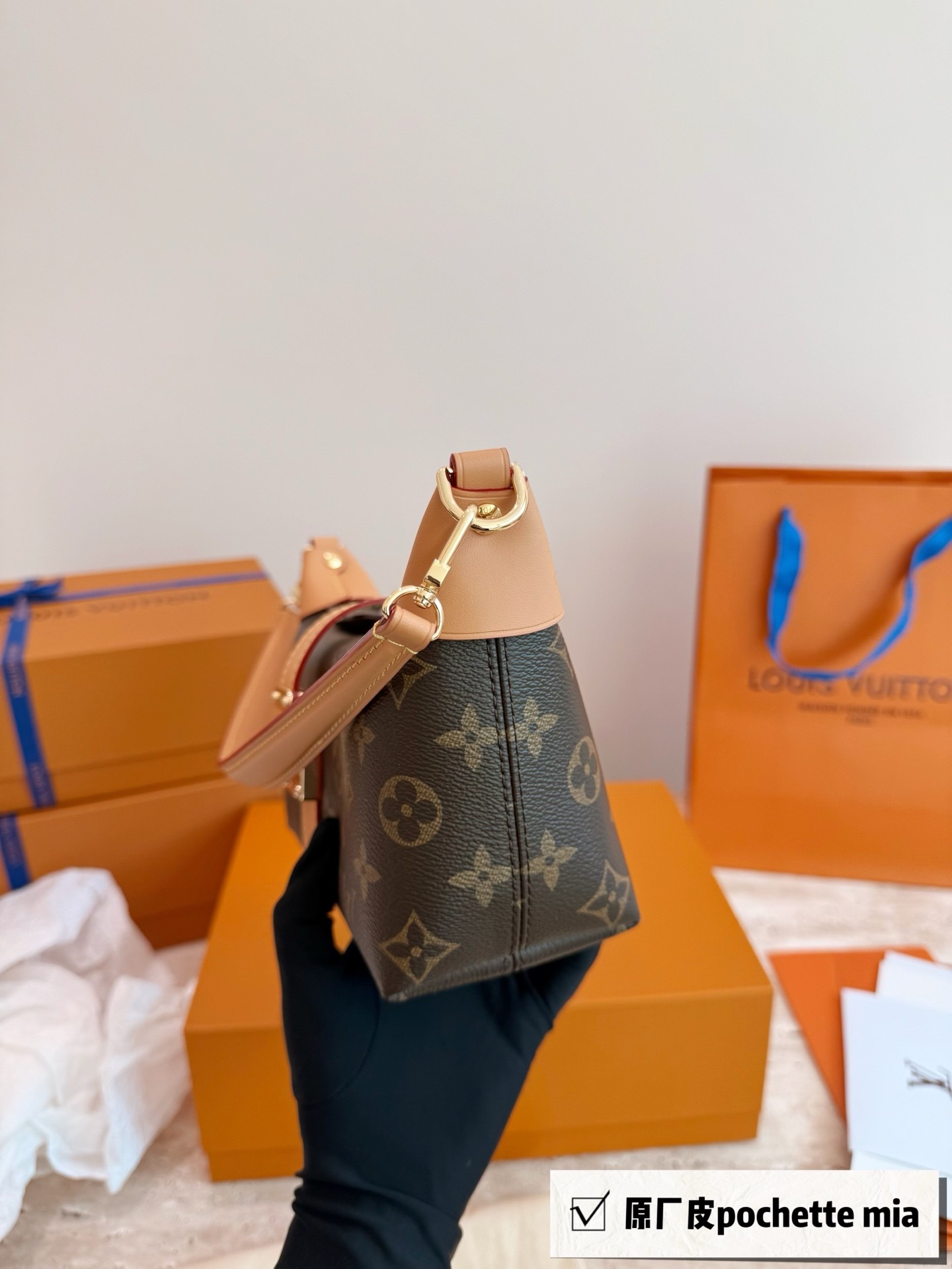 （Louis Vuitton） Pochette Mia