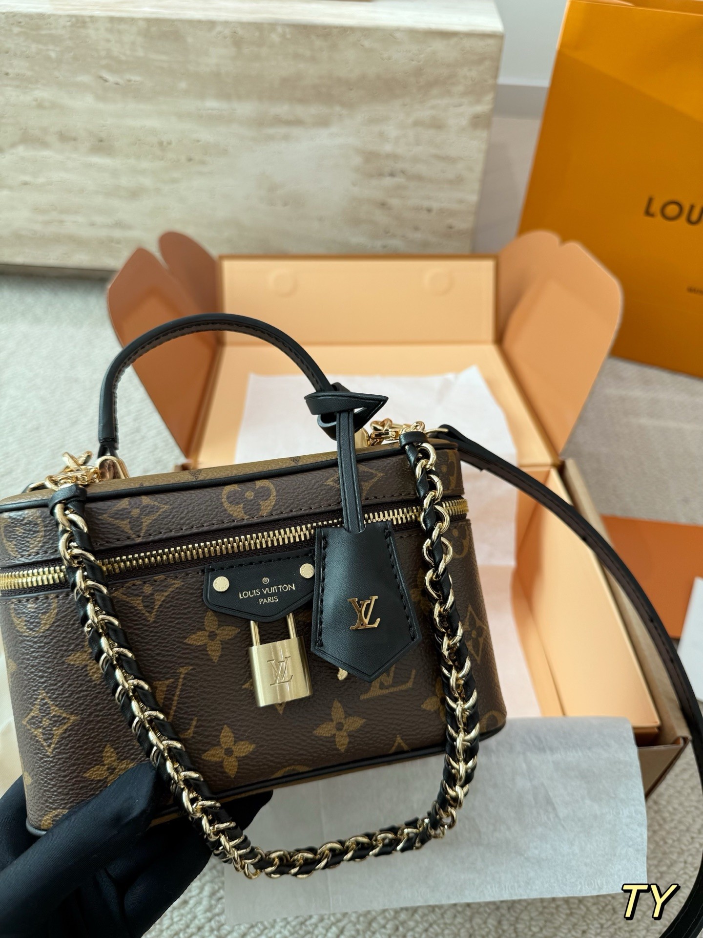Louis Vuitton   Vanity Chain Pouch