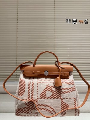 (Hermès) Herbag Zip 31 handbag.