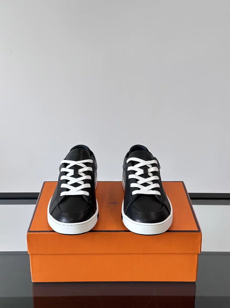 (Hermès) Kid sneakers.