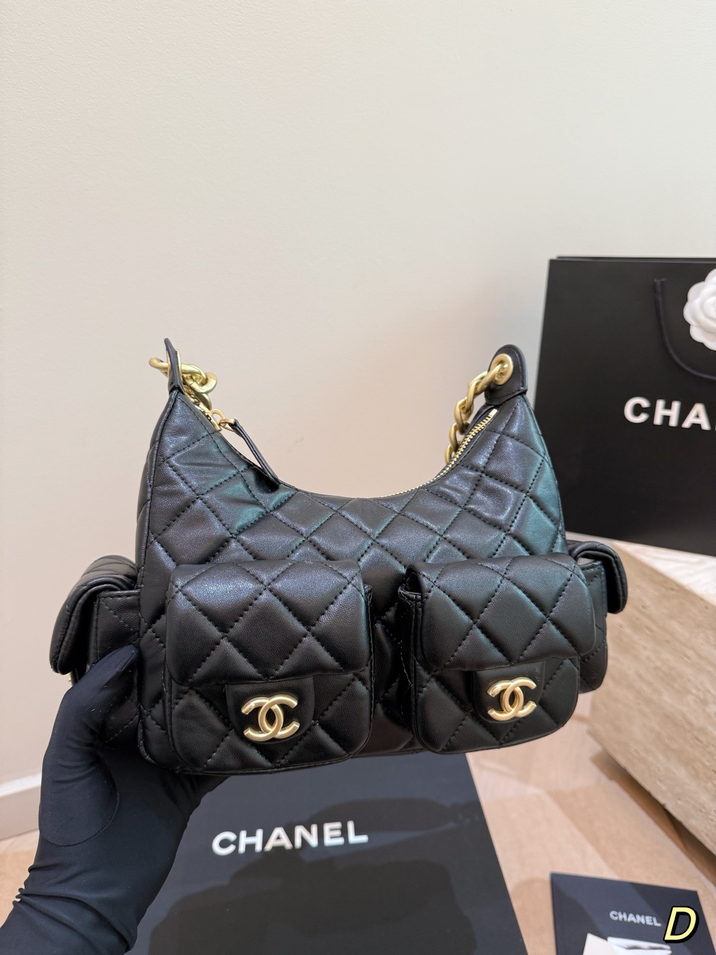 (Chanel) 25C Hobo Hippie Bag.