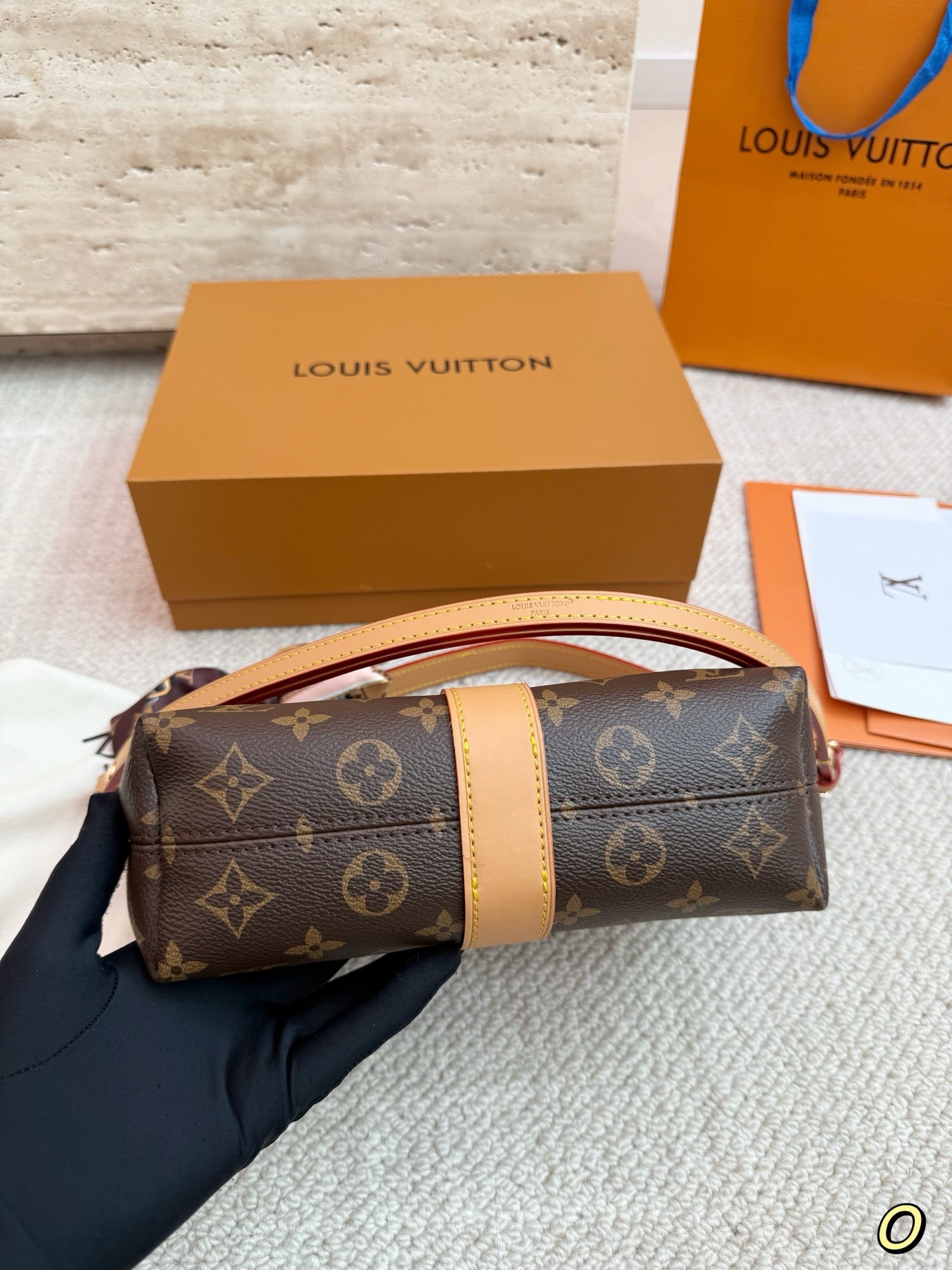 （Louis Vuitton）Pochette Mia