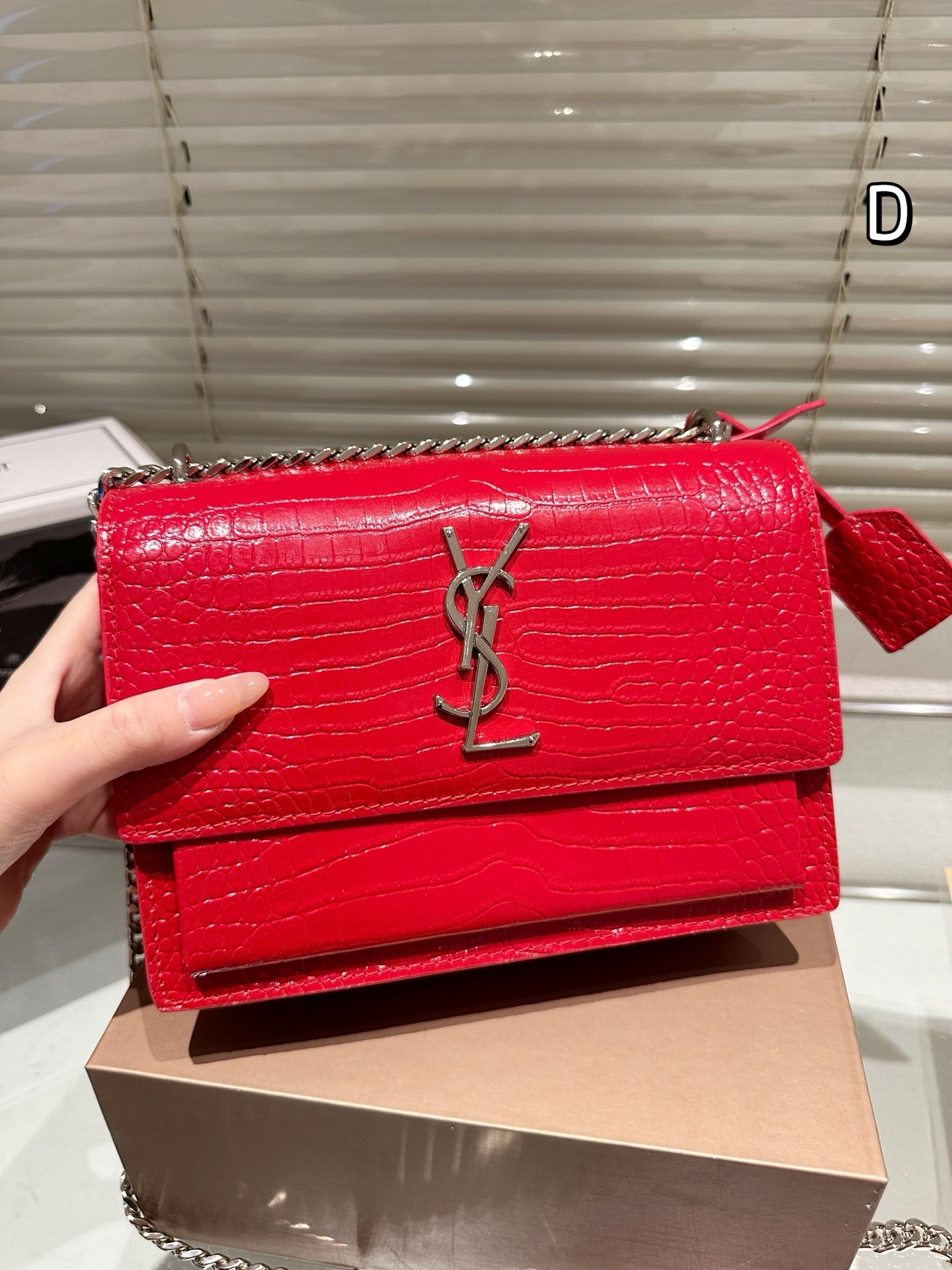 Sac Sunset moyen en crocodile embossé Saint Laurent.