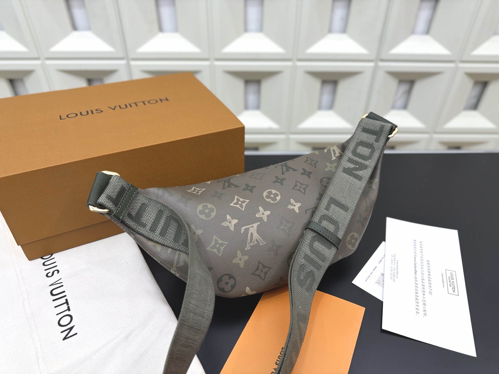 Sac banane Louis Vuitton