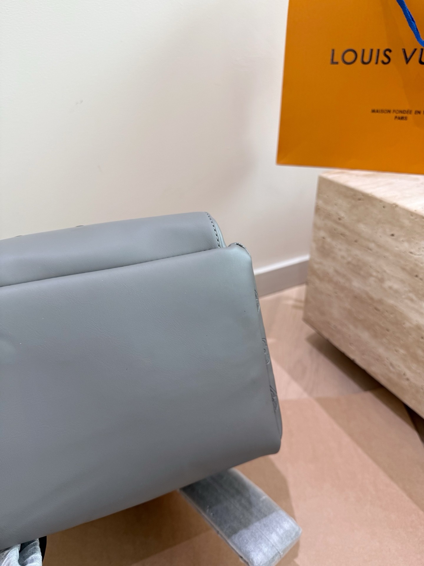 （Louis Vuitton）Monogram Shadow Discovery