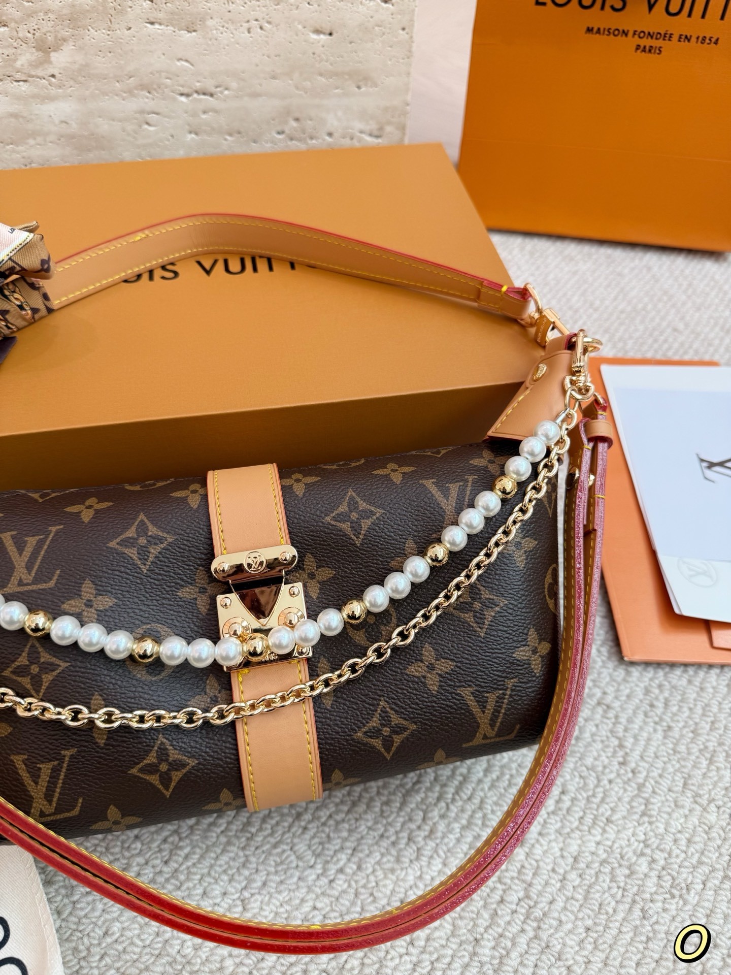 （Louis Vuitton）Pochette Mia