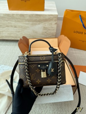 Louis Vuitton   Vanity Chain Pouch