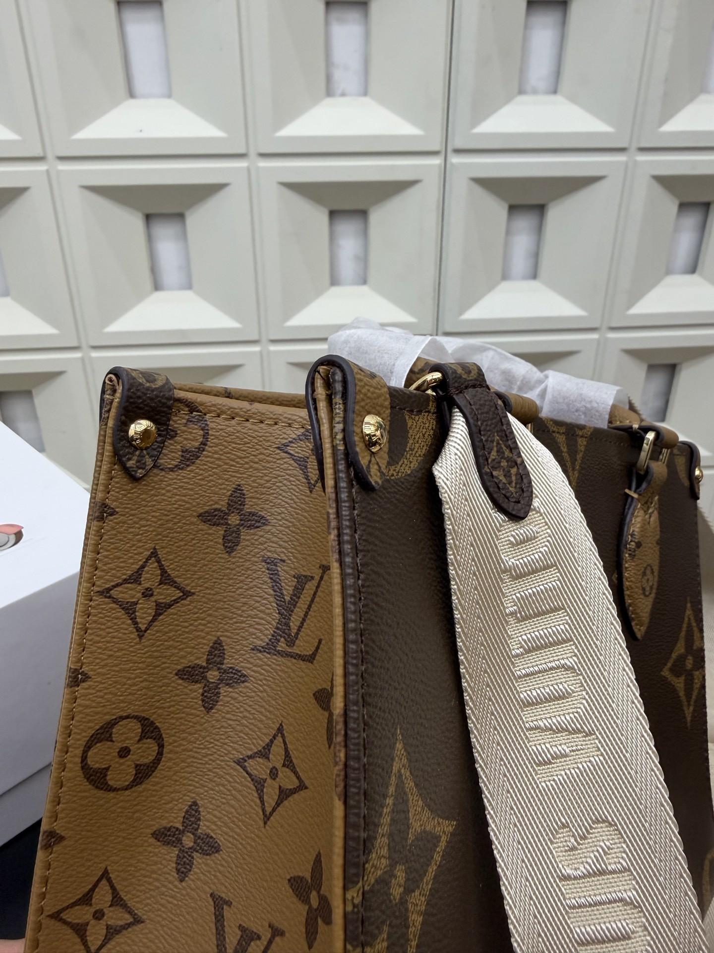 （Louis Vuitton）OnTheGo PM