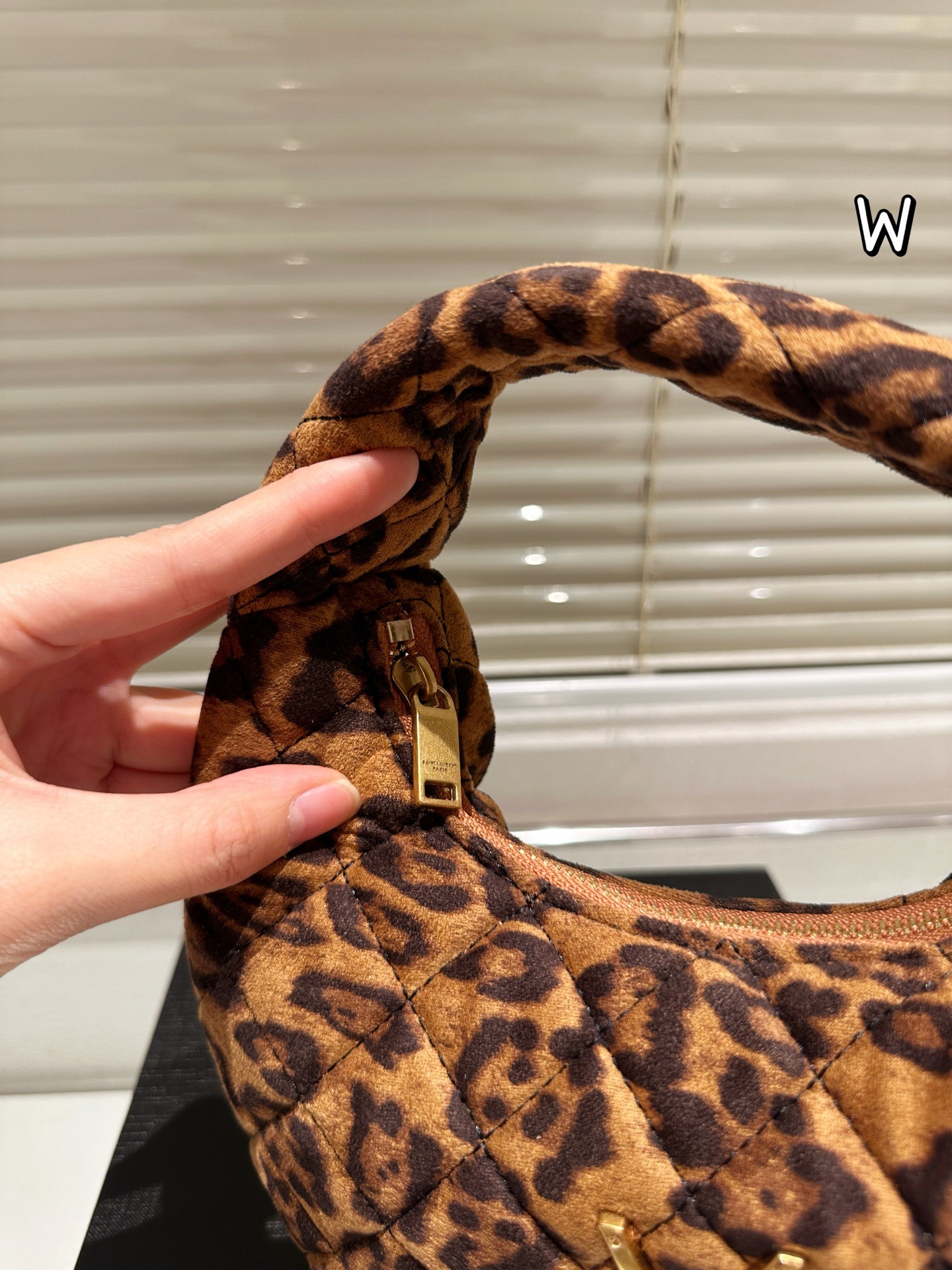 Mini sac à main matelassé en daim Icarino Yves Saint Laurent