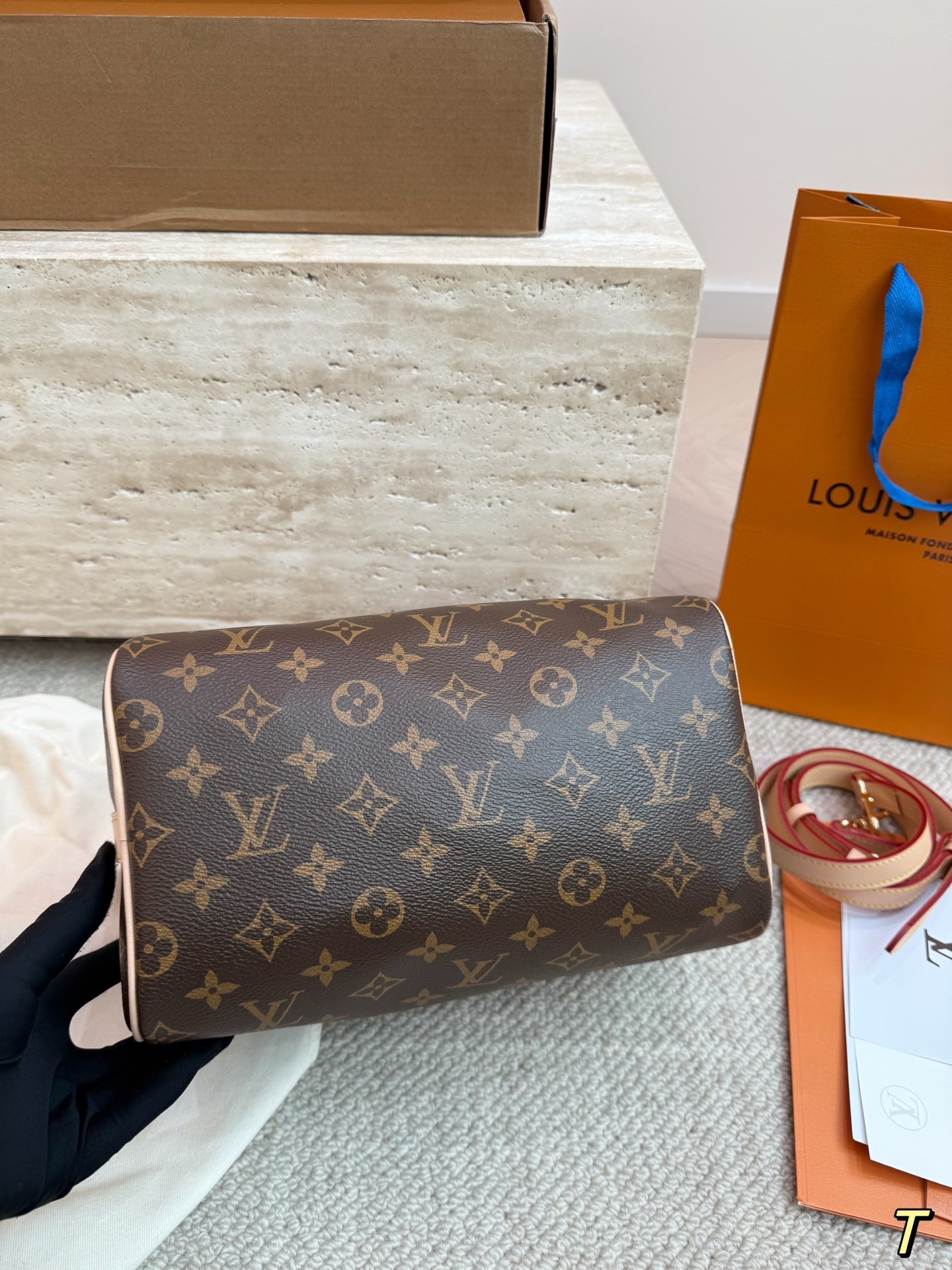 （Louis Vuitton）Monogram Speedy Bandoulière