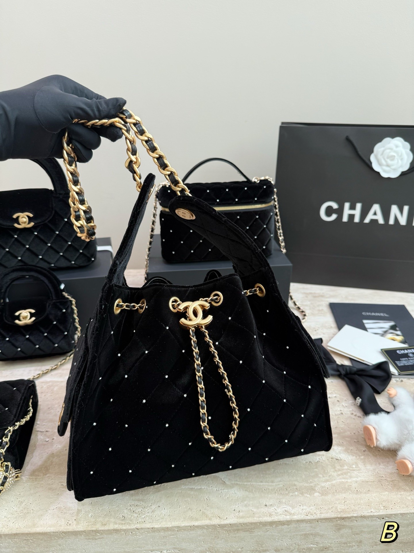 Sac seau en velours à cordon Chanel