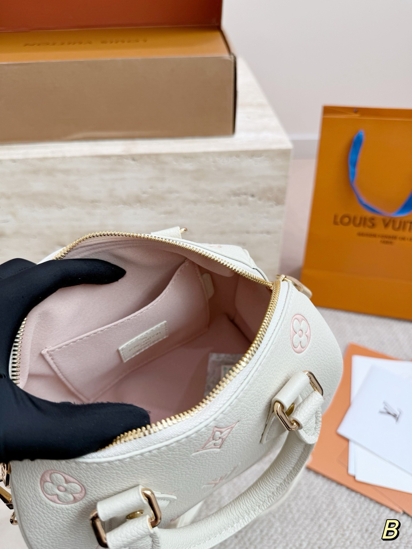 （Louis Vuitton）Speedy Bandoulière 20