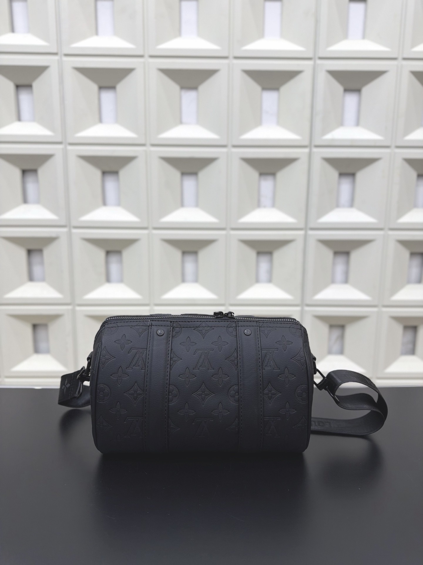 (Louis Vuitton)  City Keepall