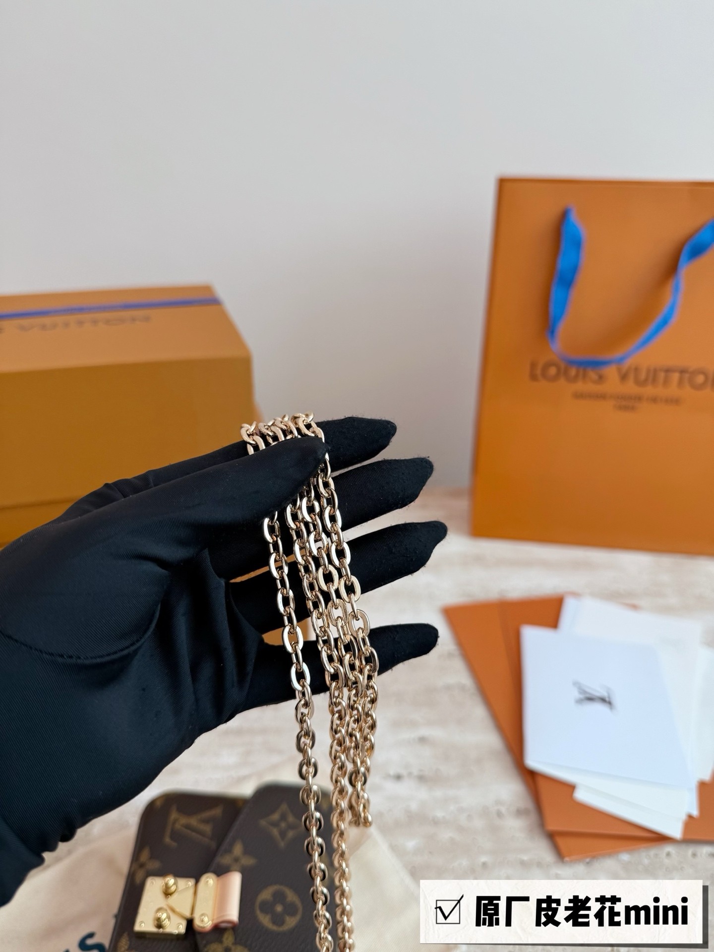 （Louis Vuitton） Micro Metis。