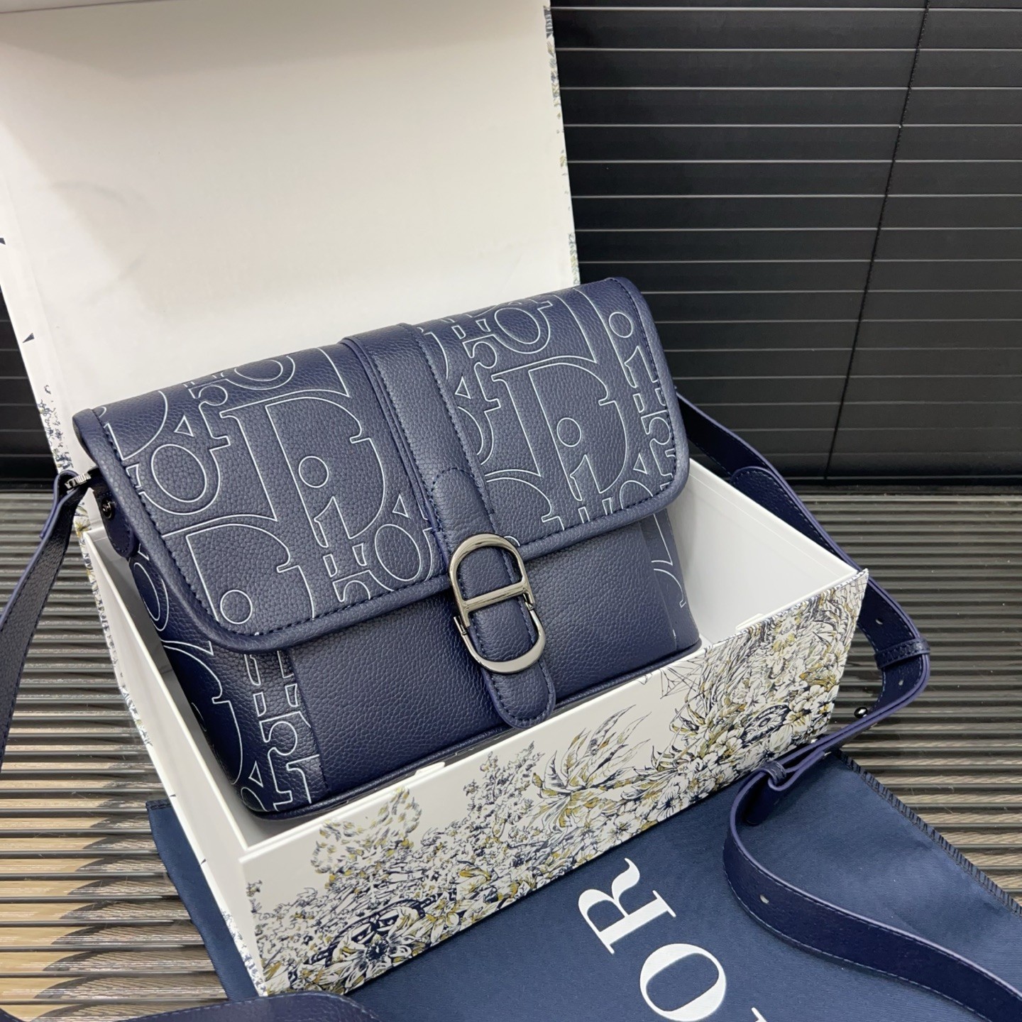 Sac messager à rabat Dior Daily