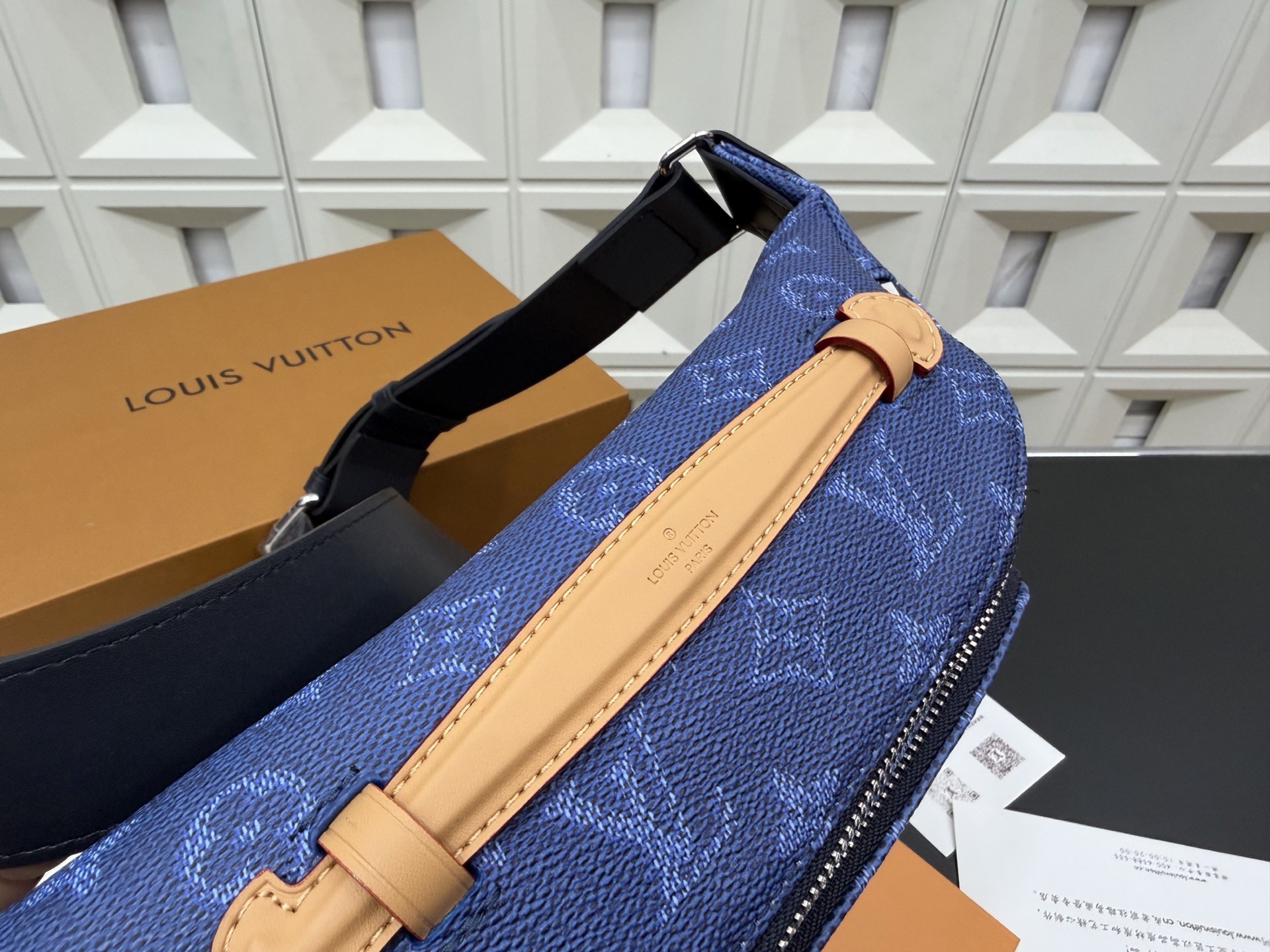 Louis Vuitton）Rush Bumbag