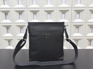 (Prada) Black Grained Leather Shoulder Bag