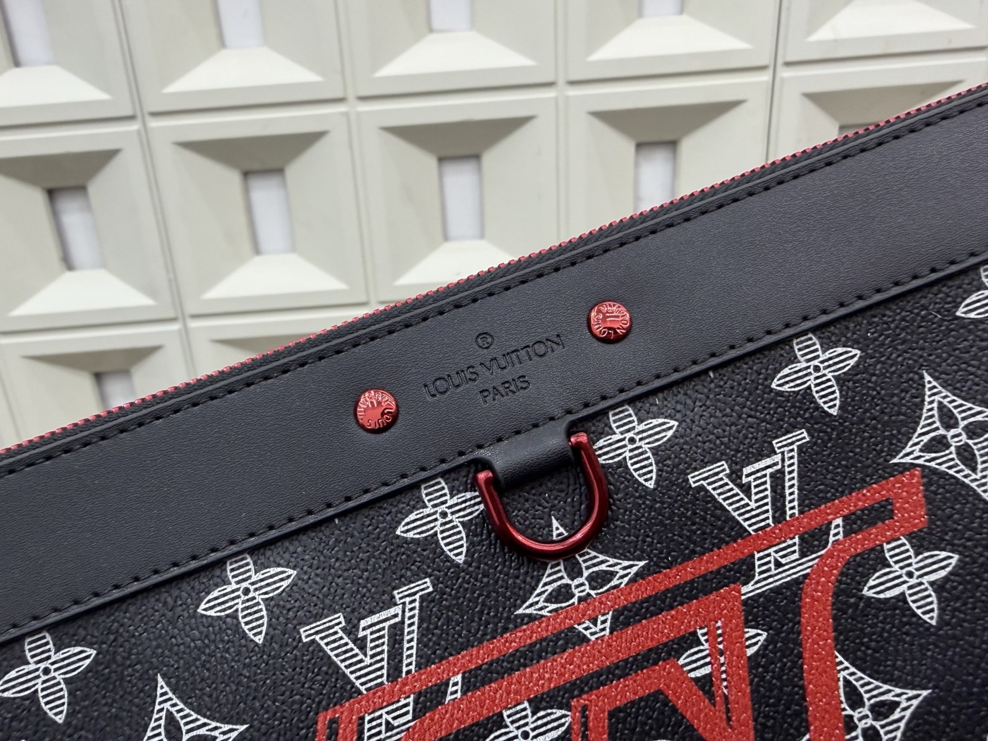 （Louis Vuitton）Monogram Ink Upside Down Pochette Apollo GM