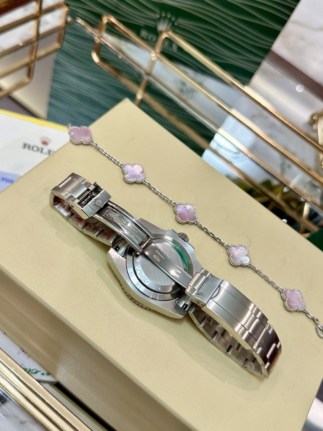 （Rolex）Pink Watch
