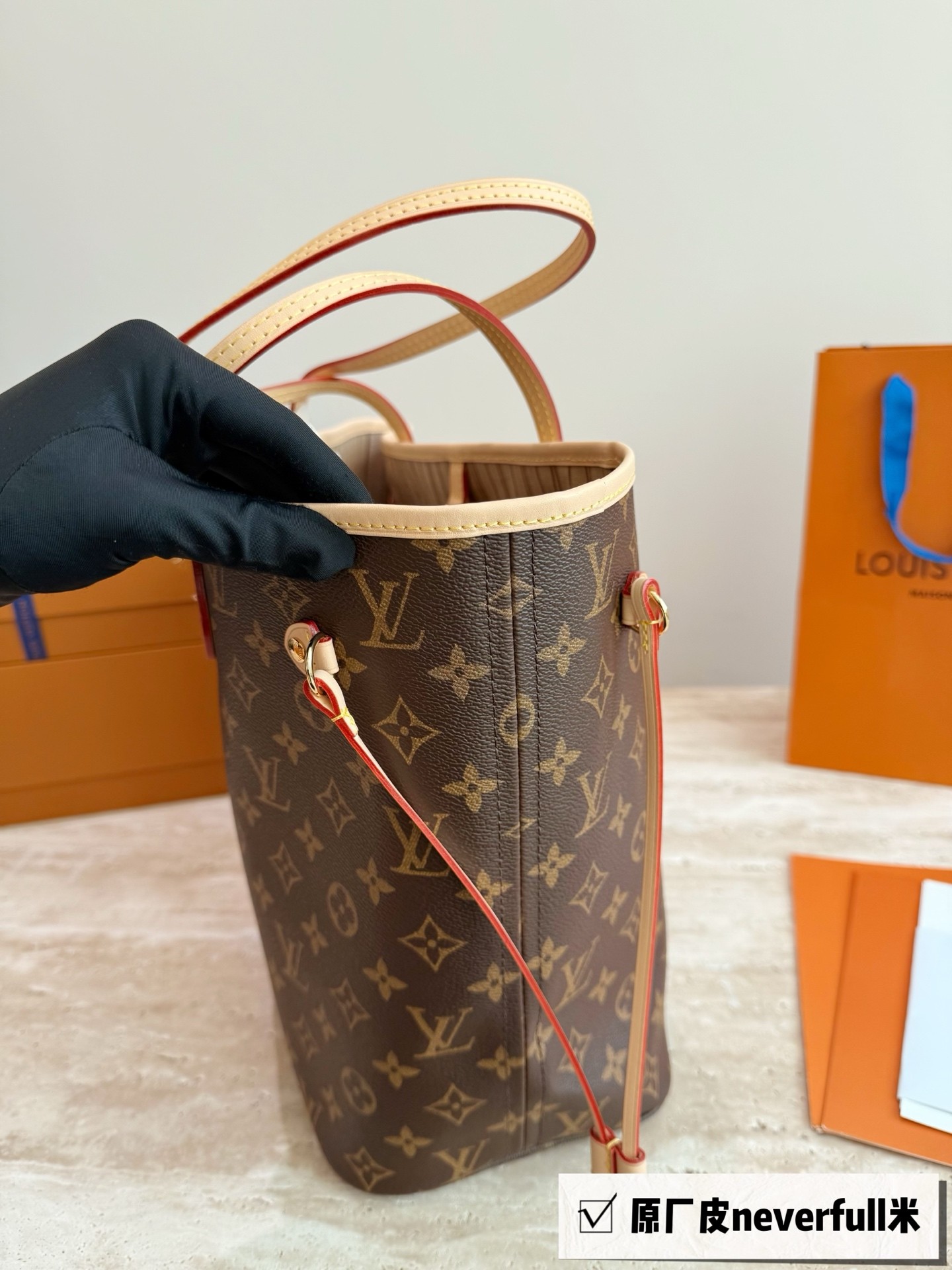 (Louis Vuitton) Neverfull MM Monogram Handbag.