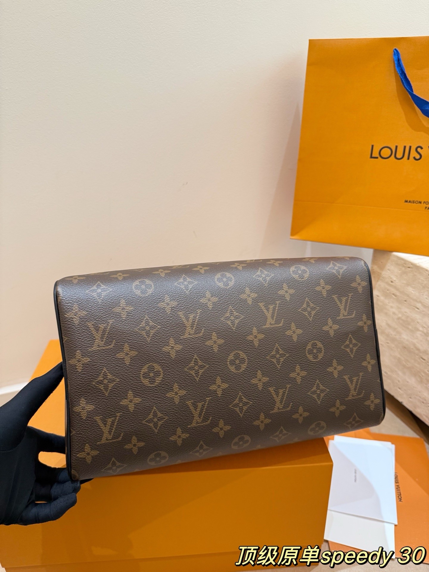 （Louis Vuitton） Speedy Soft 30 Dark。