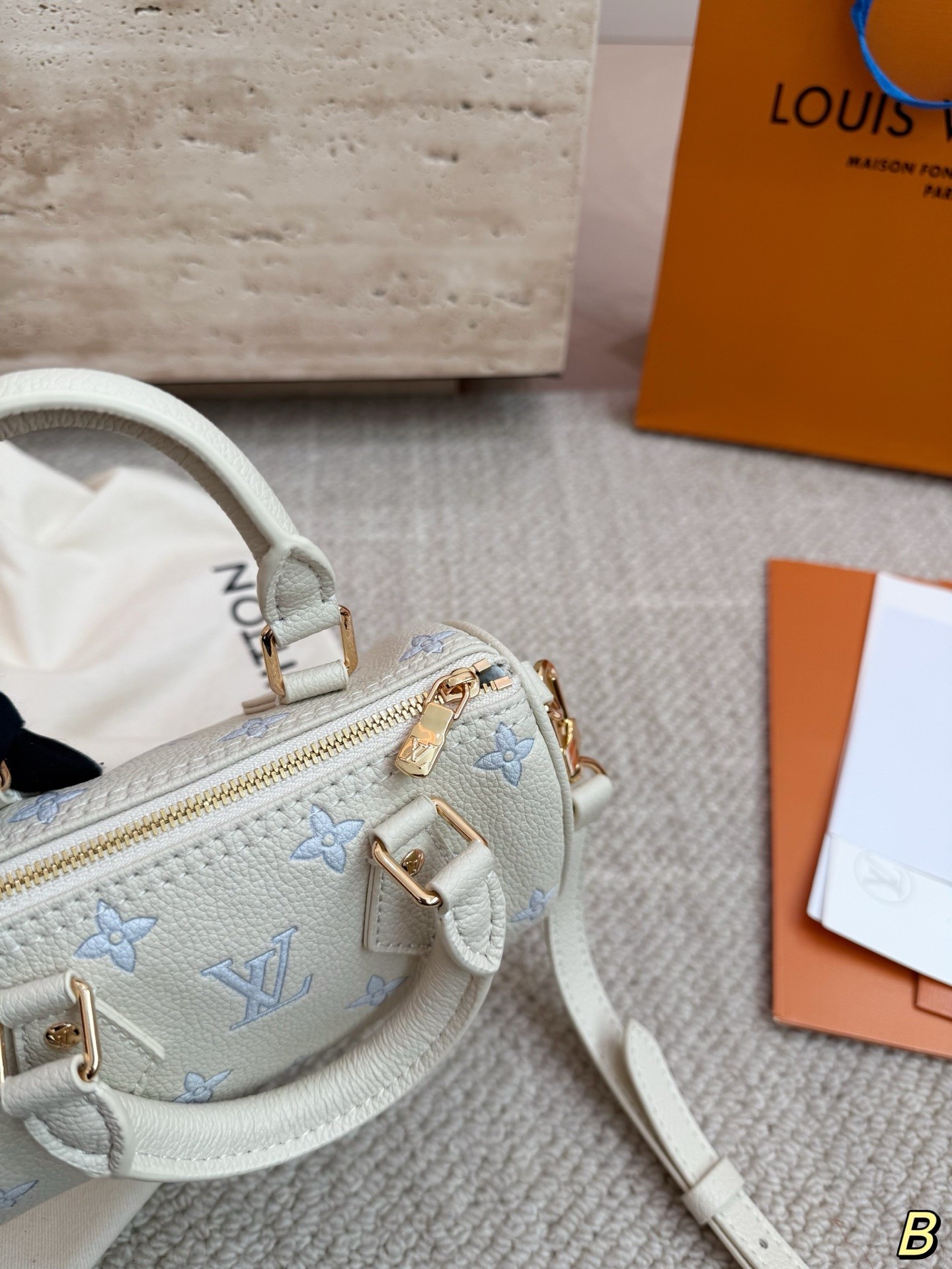 （Louis Vuitton） Speedy Bandoulière 20