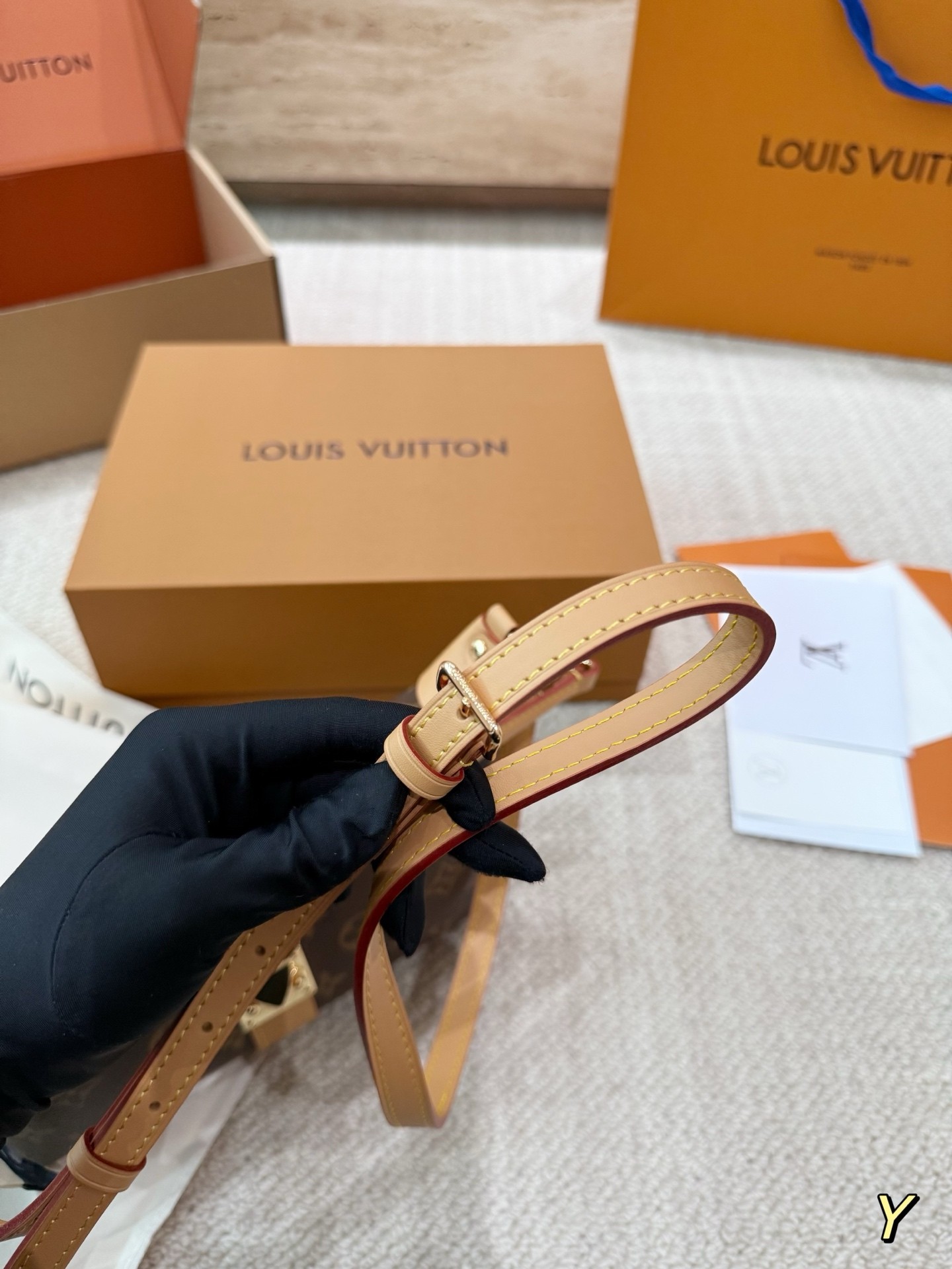 （Louis Vuitton） Pochette Mia