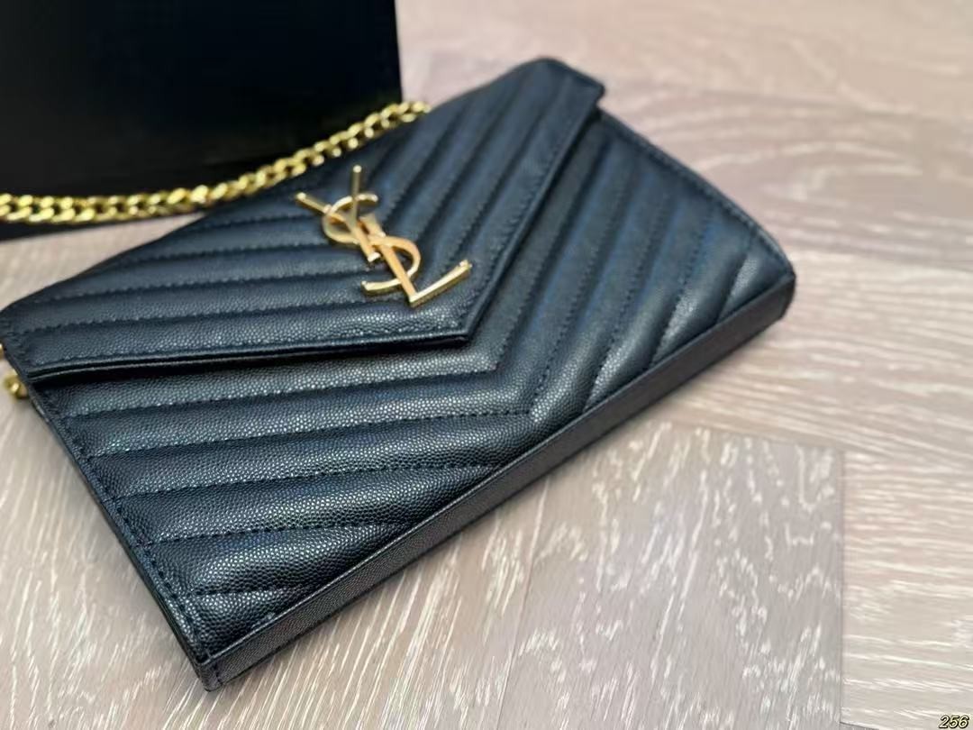 Cassandre Enveloppe d'Yves Saint Laurent