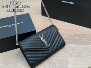 Cassandre Enveloppe d'Yves Saint Laurent