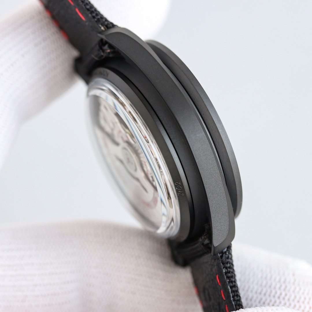 (OMEGA)Speedmaste (Dark Side of the Moon)