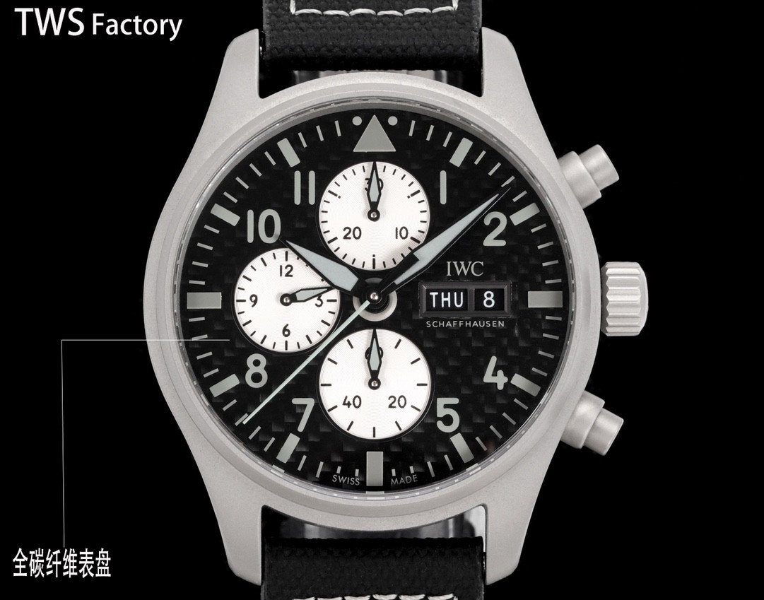 （IWC Schaffhausen）The “AMG” Special Edition of the Pilot's Chronograph, created in collaboration with Mercedes-AMG