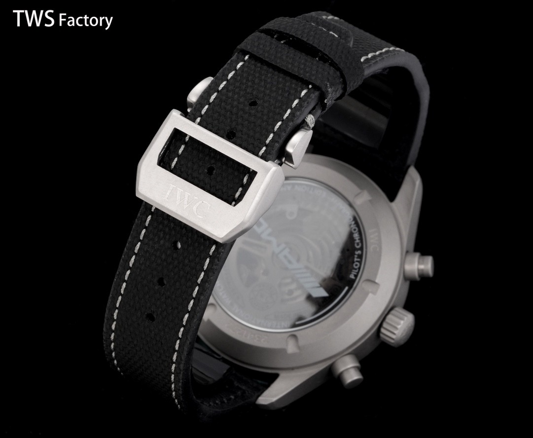 （IWC Schaffhausen）The “AMG” Special Edition of the Pilot's Chronograph, created in collaboration with Mercedes-AMG