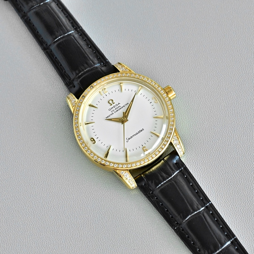 (OMEGA) A modern tribute or custom model from the Seamaster collection