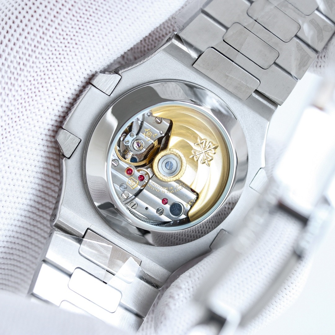 (Patek Philippe) Nautilus Annual Calendar Watch