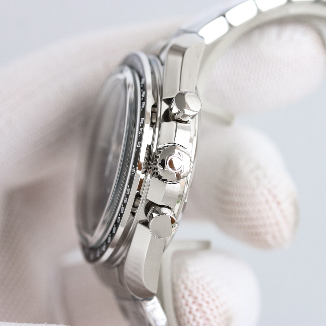 (OMEGA) A special timepiece from the Speedmaster collection